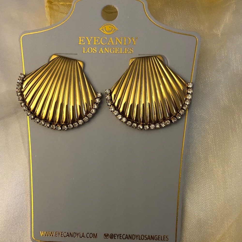 eye candy Gold Tone Scalloped Metal Seashell Drop Earrings Crystal Accents NWT